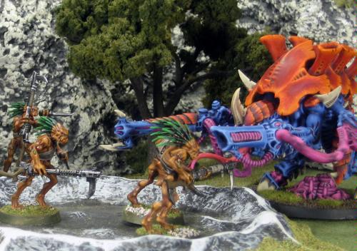 Those wacky Kroot charge a Carnifex!