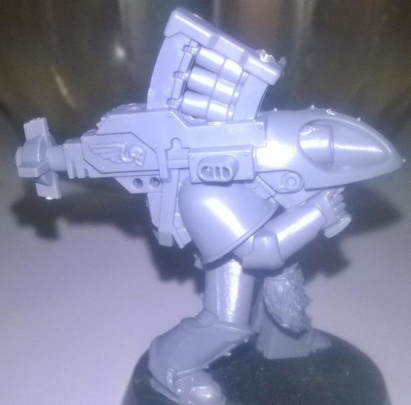 [Thumb - Long Fang of Hagrad's pack with missile launcher (2).jpg]