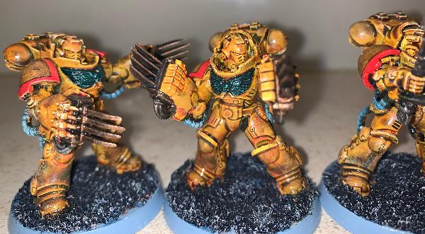 [Thumb - Imperial Fist Heavy Intercessors with Lightning Claws and Thunder hammers FINISHED pic 04.JPG]