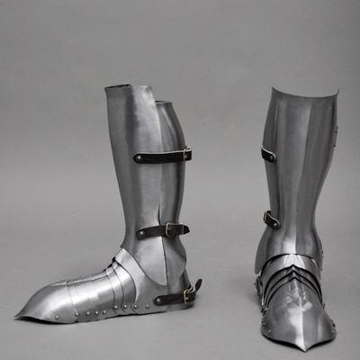[Thumb - medieval-functional-full-round-armor-greaves.jpg]